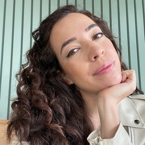 Meet your Posher, Adrienne